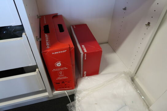 Reolsystem med div. Kontorartikler