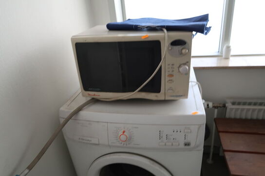 Vaskemaskine ELECTROLUX samt mikrobølgeovn