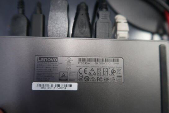 2 stk. computerskærme LENOVO T27i-10, dockingstation, tastatur, mus m.m.