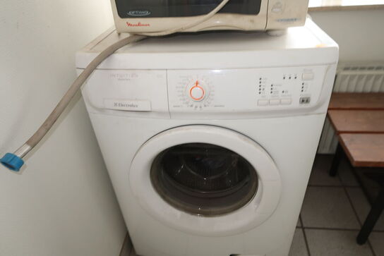 Vaskemaskine ELECTROLUX samt mikrobølgeovn