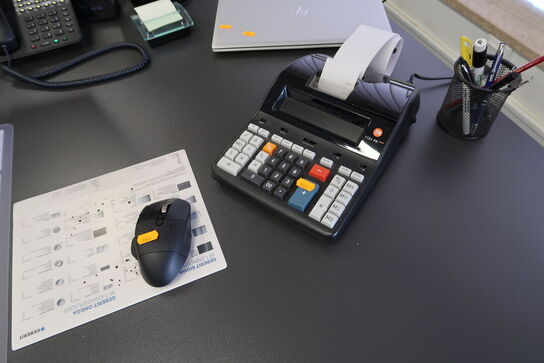 2 stk. computerskærme HP E243, tastatur, headset JABRA, dockingstation m.m.