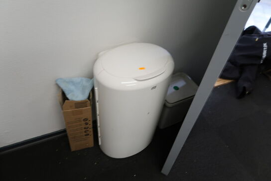 2 stk. kaffemaskiner, mikrobølgeovn, elkedel