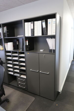 3 stk. reoler/skabe uden indhold