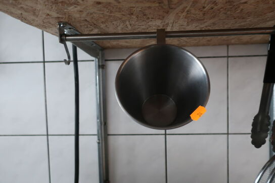 Målebægre, tænger samt si