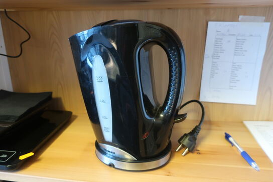 Vægte, service m.v. i reol 