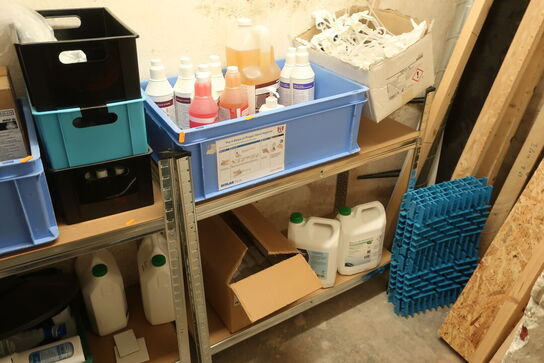 3 stk. reoler med indhold