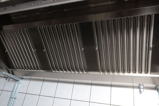 Emfang 160x90x45 cm. 