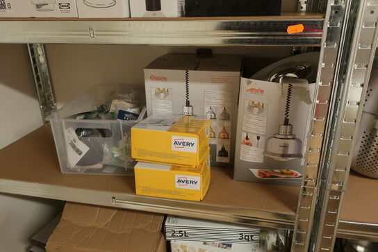 2 stk. reoler med indhold