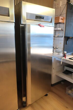 Køleskab TEFCOLD RK710