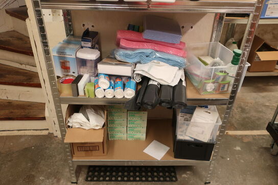 3 stk. reoler med indhold