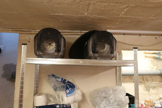 3 stk. reoler med indhold