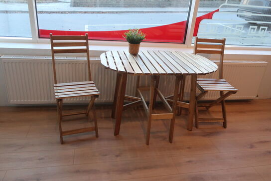 Havebord samt 2 stk. stole 