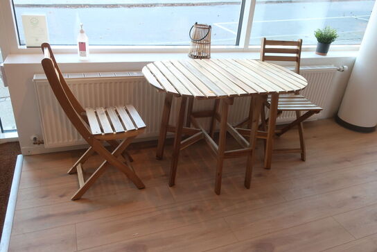 Havebord samt 2 stk. stole 