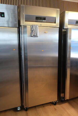 Køleskab TEFCOLD RK710