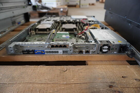 4 stk. Servere HP / FUJITSU (Forsendelse ikke muligt)