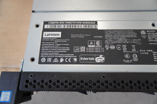 Server LENOVO MT 7X08 (Forsendelse ikke muligt)