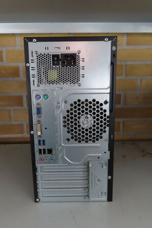 Stationær computer FUJITSU P420 E85+