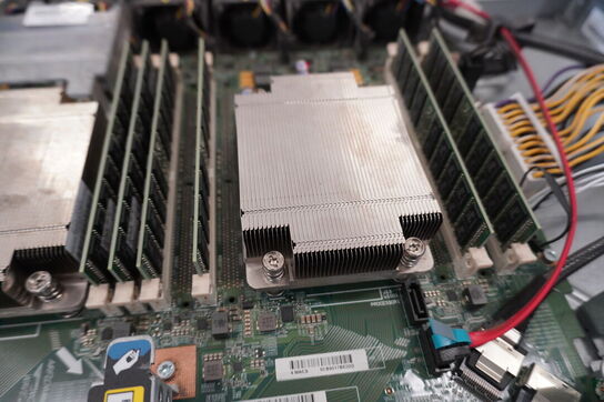 4 stk. Servere HP / FUJITSU (Forsendelse ikke muligt)