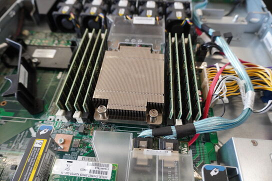 4 stk. Servere HP / FUJITSU (Forsendelse ikke muligt)