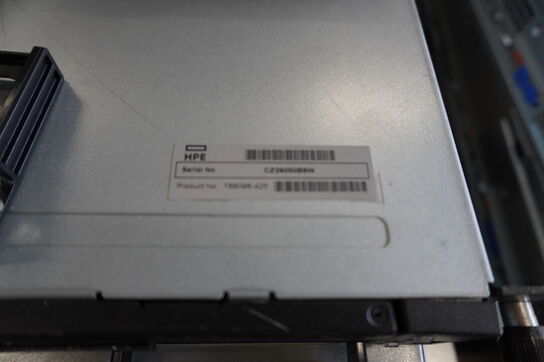 4 stk. Servere HP / FUJITSU (Forsendelse ikke muligt)