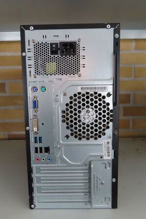Stationær computer FUJITSU P420 E85+