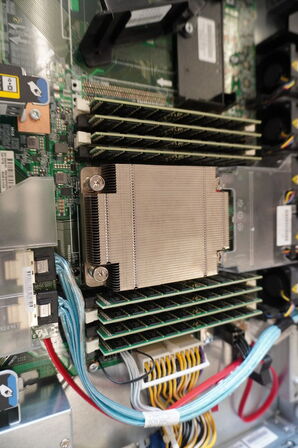 4 stk. Servere HP / FUJITSU (Forsendelse ikke muligt)