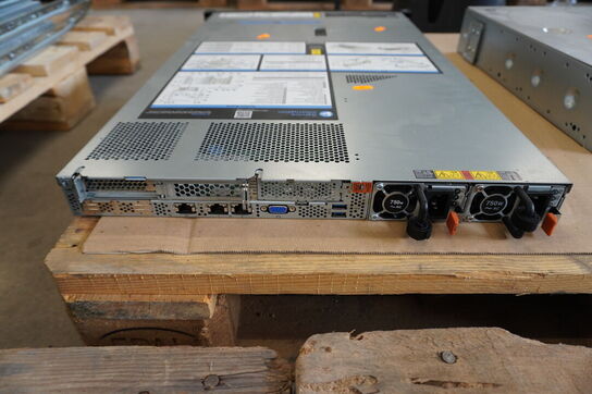Server LENOVO MT 7X08 (Forsendelse ikke muligt)