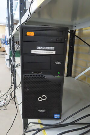 Computer FUJITSU PRIMERGY TX100S3