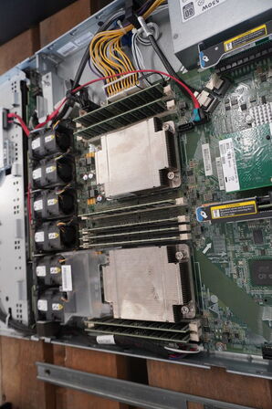 4 stk. Servere HP / FUJITSU (Forsendelse ikke muligt)