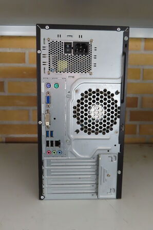Stationær computer FUJITSU P420 E85+