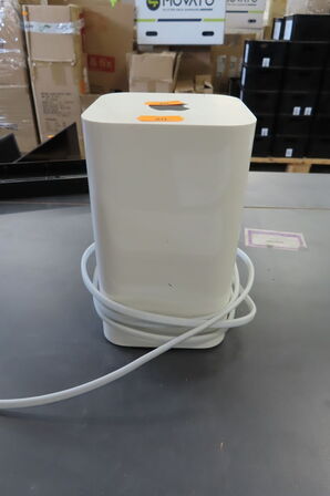 Router samt trådløst keyboard APPLE