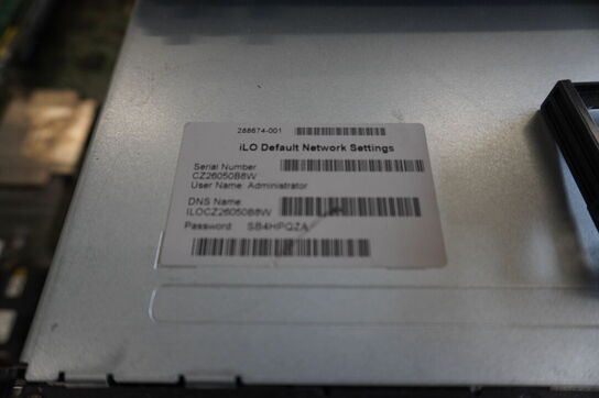 4 stk. Servere HP / FUJITSU (Forsendelse ikke muligt)