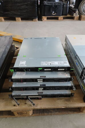 4 stk. Servere (FRAGT IKKE MULIG)