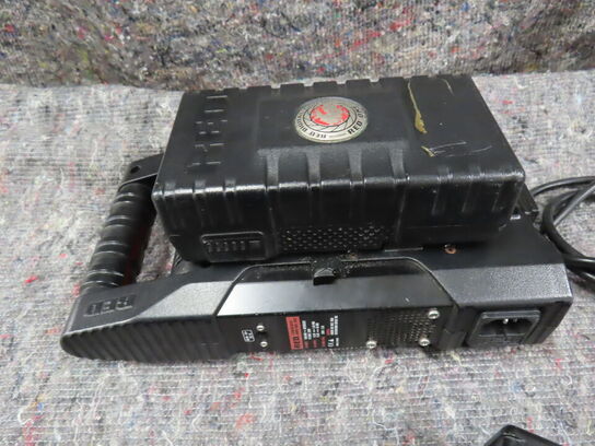 4 stk. Batterier og oplader - RED (MOMSFRI)