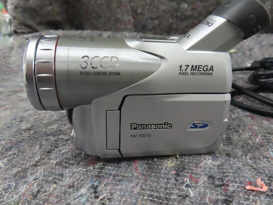 Videokamera med tilbehør - PANASONIC NV-GS70 (MOMSFRI)
