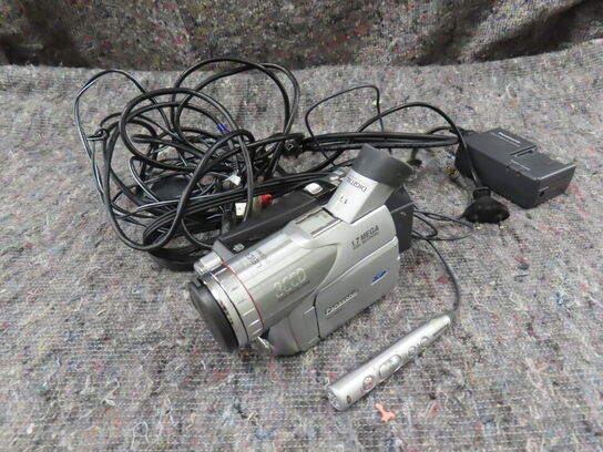 Videokamera med tilbehør - PANASONIC NV-GS70 (MOMSFRI)