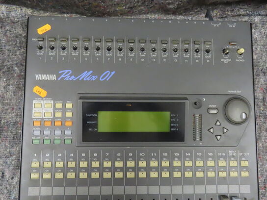 Mixer - YAMAHA PROMIX 01 (MOMSFRI)