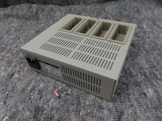 Oplader til 4 Batterier - I.D.K LX-4a (MOMSFRI)