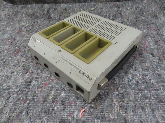 Oplader til 4 Batterier - I.D.K LX-4a (MOMSFRI)