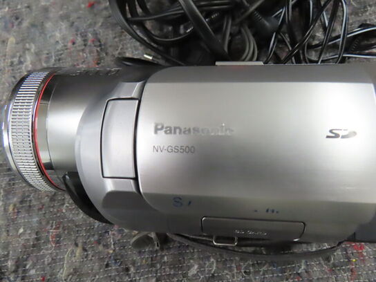 Videokamera med tilbehør - PANASONIC NV-GS500 (MOMSFRI)