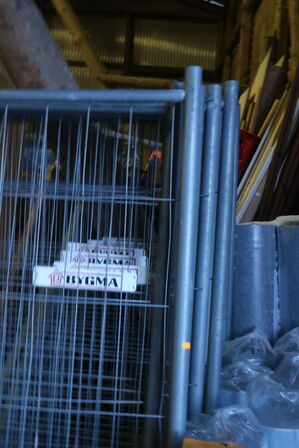 16 stk. byggepladshegn med palleramme