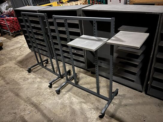 4 stk. reoler og 2 stk. stativer med hylder