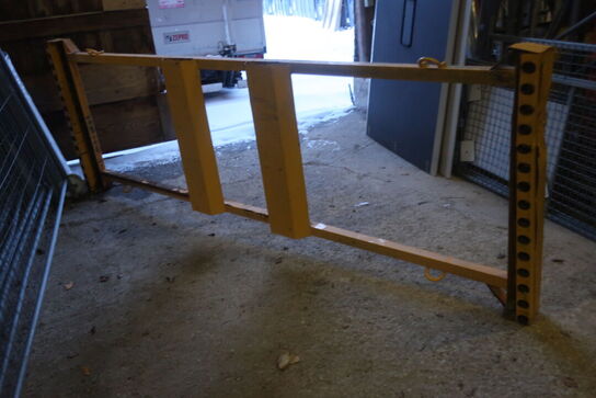 16 stk. byggepladshegn med palleramme