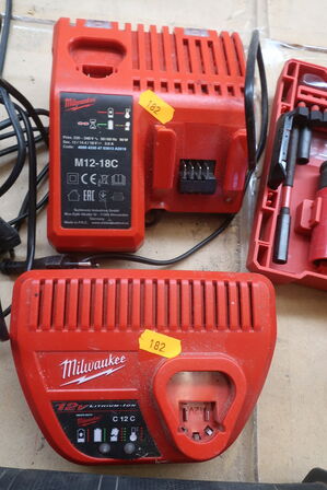 Bajonet sav, radio MILWAUKEE 3 stk. lader og 1 batteri