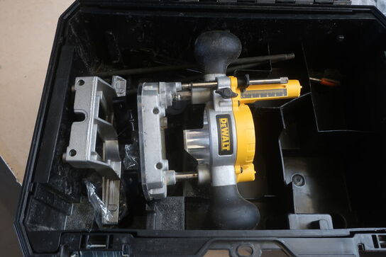 Overfræser DEWALT DCW600