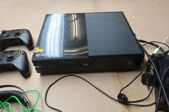 Spillemaskine XBOX ONE CONSOLE med 2 controller, hovedtelefoner