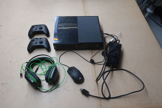 Spillemaskine XBOX ONE CONSOLE med 2 controller, hovedtelefoner