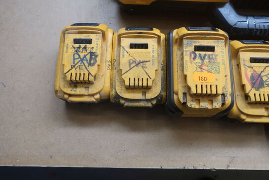 7 batterier og lader, muligvis defekte 