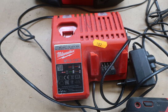 Bajonet sav, radio MILWAUKEE 3 stk. lader og 1 batteri