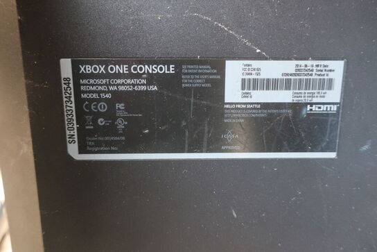 Spillemaskine XBOX ONE CONSOLE med 2 controller, hovedtelefoner